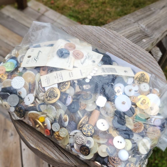 Assorted Button Collection - Picture 6 of 6